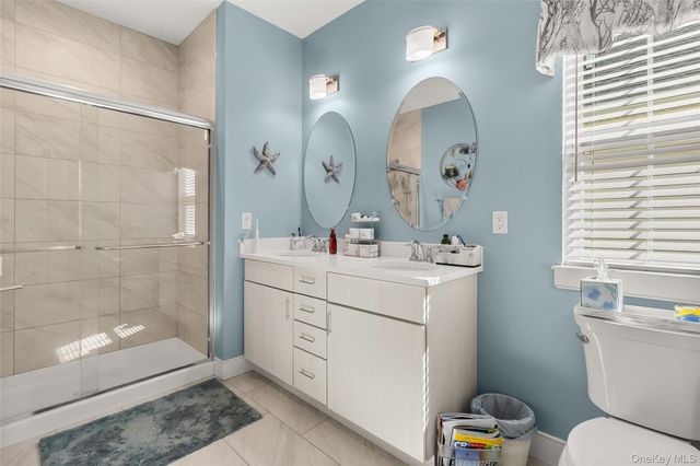 32 Michael Lane, East Islip, NY 11730