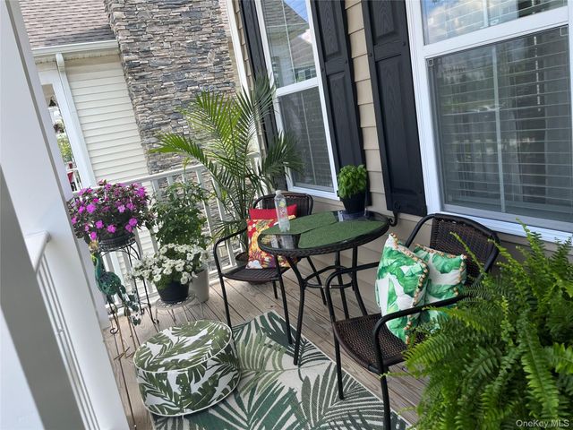 32 Michael Lane, East Islip, NY 11730
