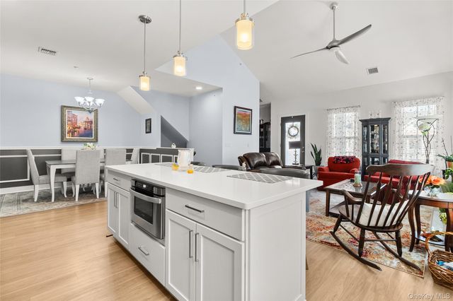 32 Michael Lane, East Islip, NY 11730