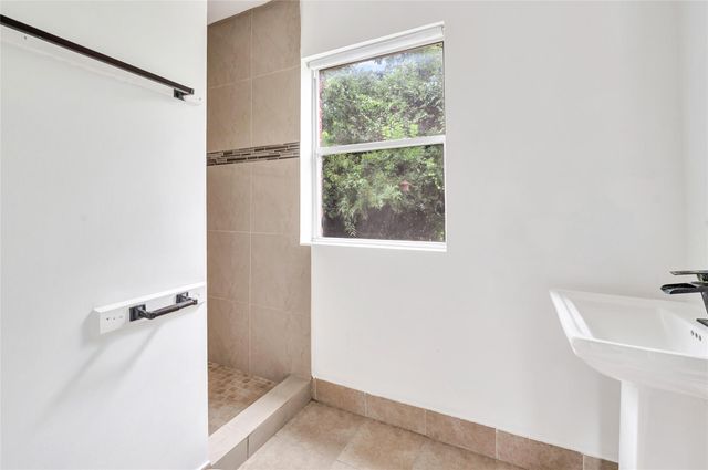 2506 Keene Street 2, Houston, TX 77009