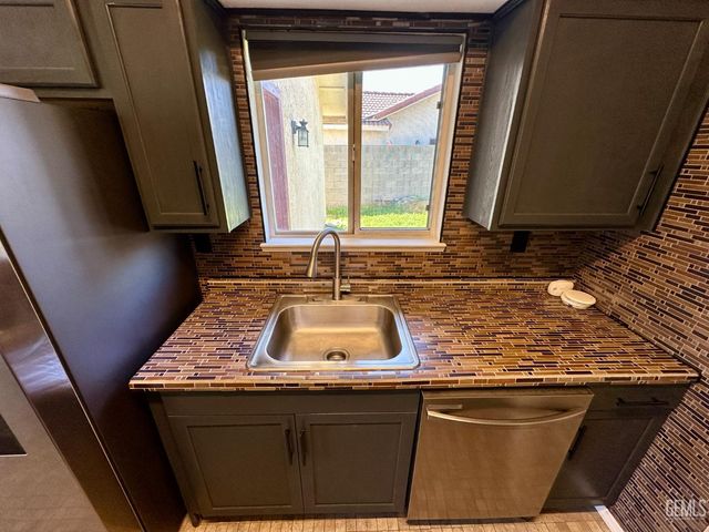 236 Trevino Terrace, Shafter, CA 93263