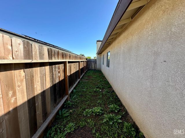 236 Trevino Terrace, Shafter, CA 93263