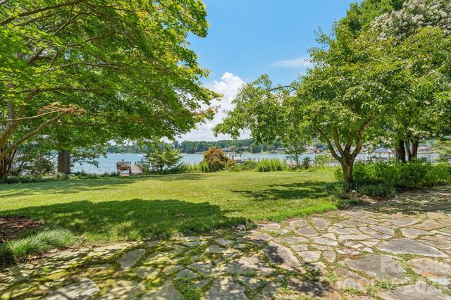 326 Ponderosa Circle, Mooresville, NC 28117