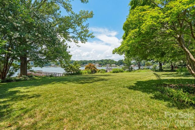 326 Ponderosa Circle, Mooresville, NC 28117