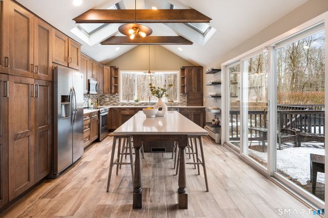 39 Tannery Lane South, Weston, CT 06883