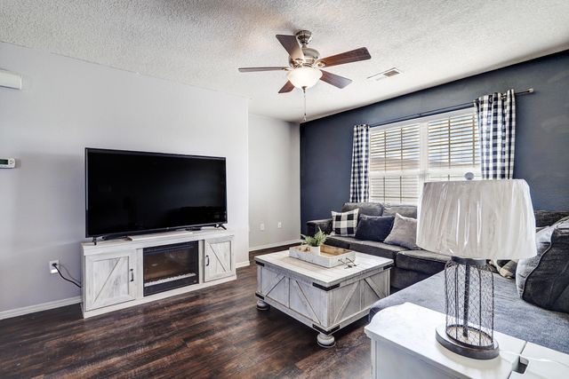 3746 Buckskin Loop NE, Rio Rancho, NM 87144