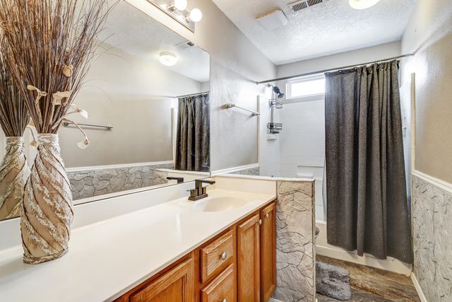 3746 Buckskin Loop NE, Rio Rancho, NM 87144