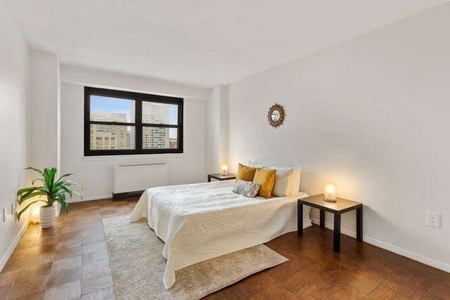 2 Hawthorne Pl 8C, Boston, MA 02114