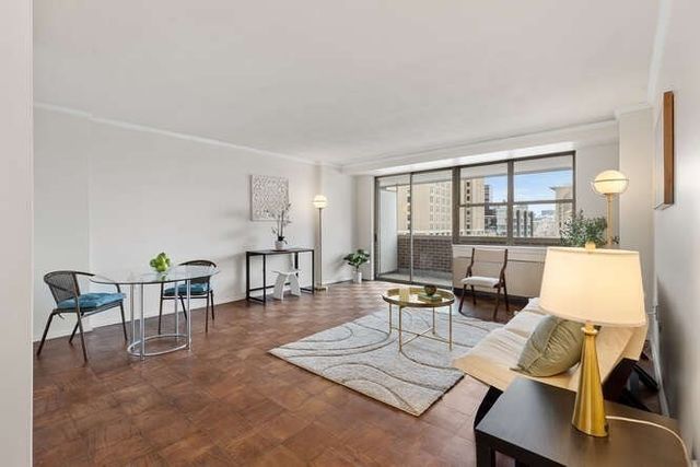 2 Hawthorne Pl 8C, Boston, MA 02114