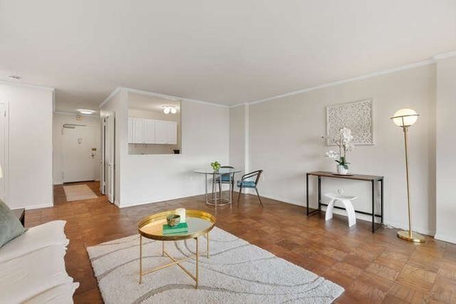 2 Hawthorne Pl 8C, Boston, MA 02114