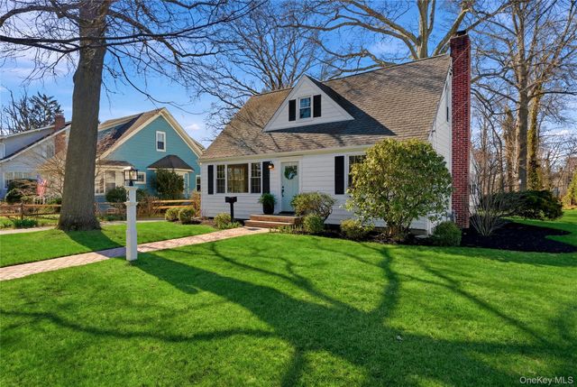 46 S Ireland Place, Amityville, NY 11701