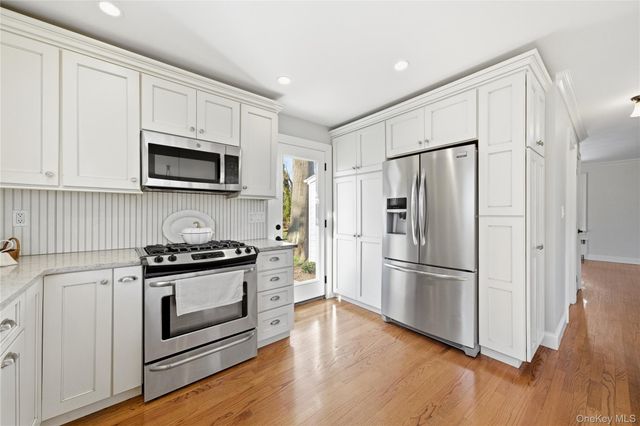 46 S Ireland Place, Amityville, NY 11701