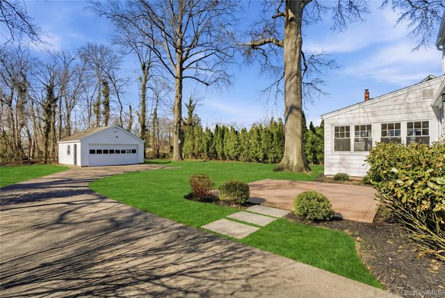 46 S Ireland Place, Amityville, NY 11701
