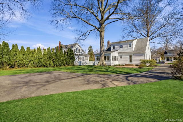 46 S Ireland Place, Amityville, NY 11701