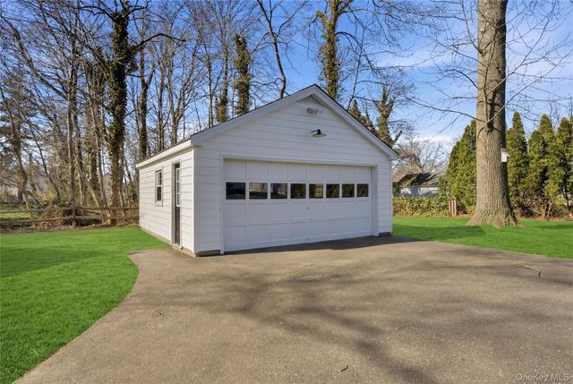 46 S Ireland Place, Amityville, NY 11701