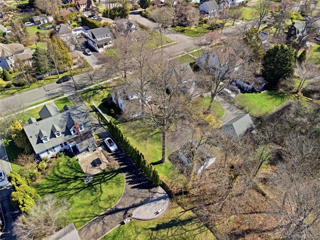 46 S Ireland Place, Amityville, NY 11701