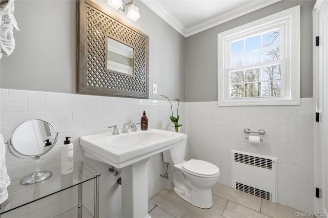 46 S Ireland Place, Amityville, NY 11701