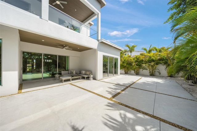 2532 FRUIT TREE DRIVE, Sarasota, FL 34239
