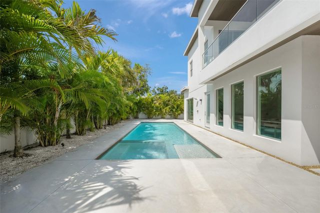 2532 FRUIT TREE DRIVE, Sarasota, FL 34239