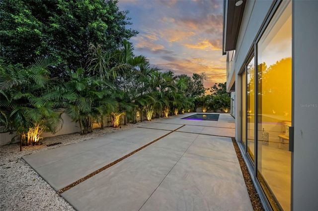 2532 FRUIT TREE DRIVE, Sarasota, FL 34239