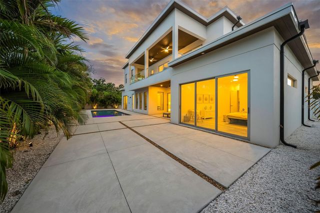 2532 FRUIT TREE DRIVE, Sarasota, FL 34239