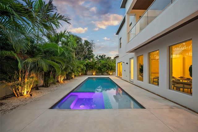 2532 FRUIT TREE DRIVE, Sarasota, FL 34239