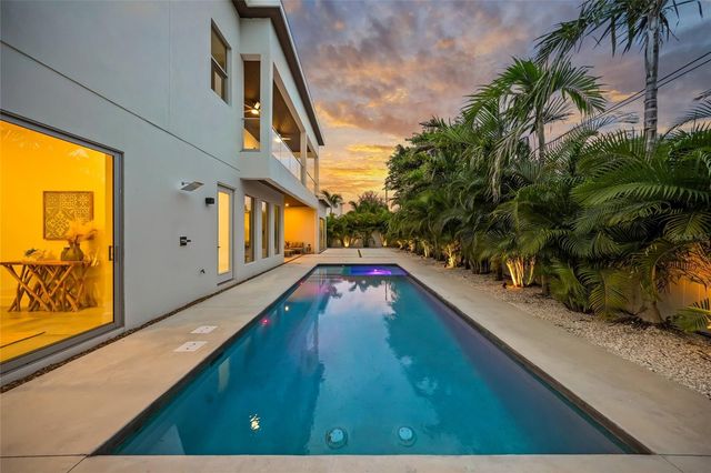 2532 FRUIT TREE DRIVE, Sarasota, FL 34239