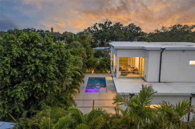 2532 FRUIT TREE DRIVE, Sarasota, FL 34239