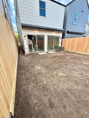 1312 Castle Court A, Houston, TX 77006