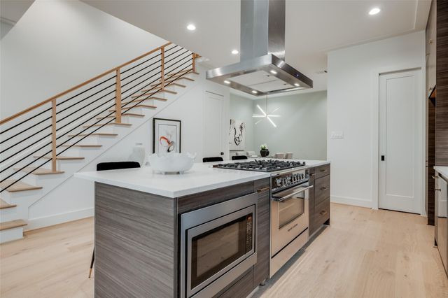 1312 Castle Court A, Houston, TX 77006