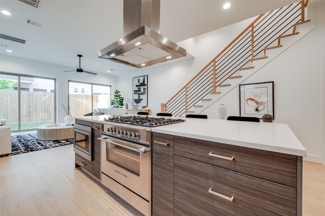 1312 Castle Court A, Houston, TX 77006