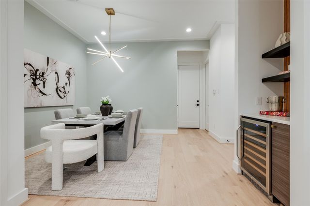 1312 Castle Court A, Houston, TX 77006