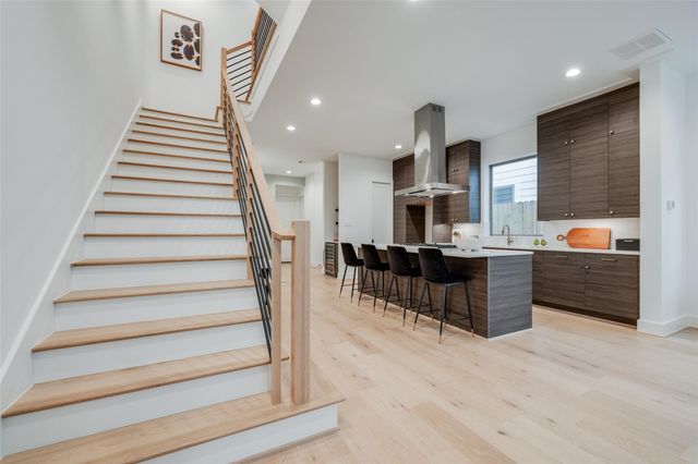 1312 Castle Court A, Houston, TX 77006