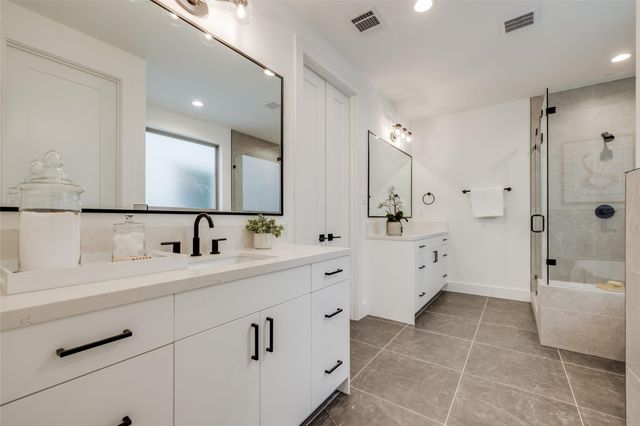 1312 Castle Court A, Houston, TX 77006