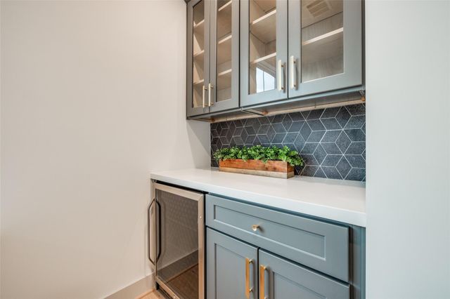 1312 Castle Court A, Houston, TX 77006