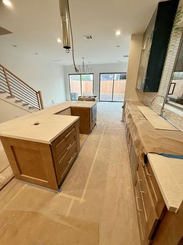 1312 Castle Court A, Houston, TX 77006