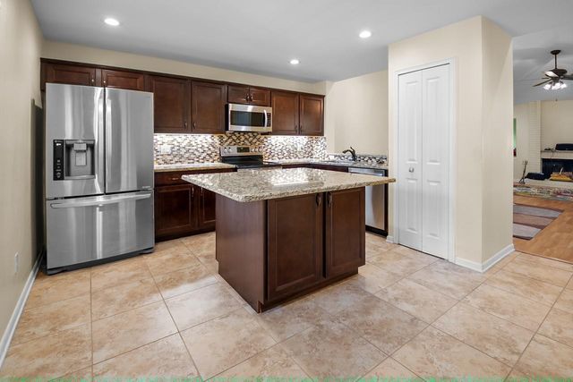 16 ESCONDIDO CIRCLE 223, Altamonte Springs, FL 32701