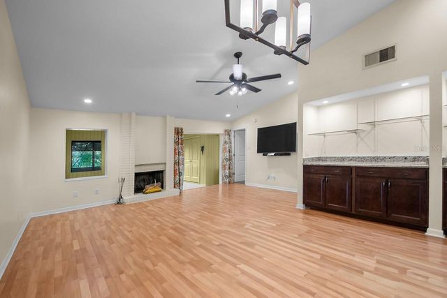 16 ESCONDIDO CIRCLE 223, Altamonte Springs, FL 32701