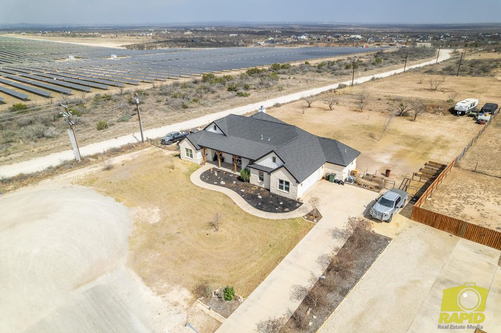 Image 4 of property listing at 3432 Ponca Path, San Angelo, TX 76901