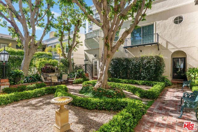 1014 N Doheny Drive, West Hollywood, CA 90069