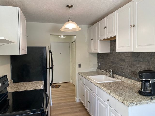1208 Greendale Ave. 209, Needham, MA 02492