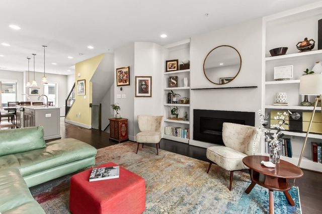 1910 CHAPMAN AVE, Rockville, MD 20852