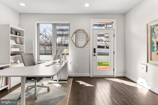 1910 CHAPMAN AVE, Rockville, MD 20852