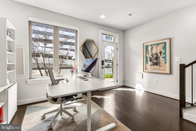 1910 CHAPMAN AVE, Rockville, MD 20852