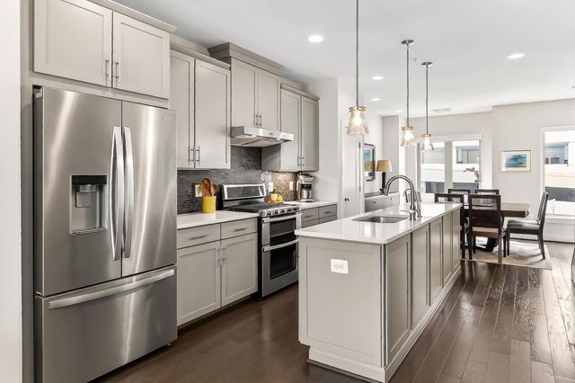 1910 CHAPMAN AVE, Rockville, MD 20852