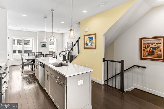 1910 CHAPMAN AVE, Rockville, MD 20852