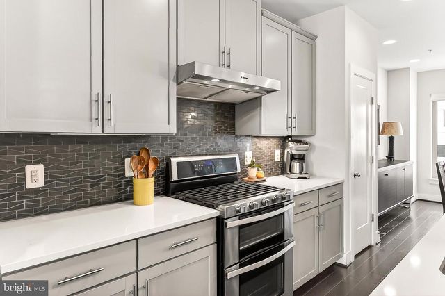 1910 CHAPMAN AVE, Rockville, MD 20852