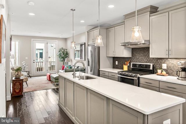 1910 CHAPMAN AVE, Rockville, MD 20852