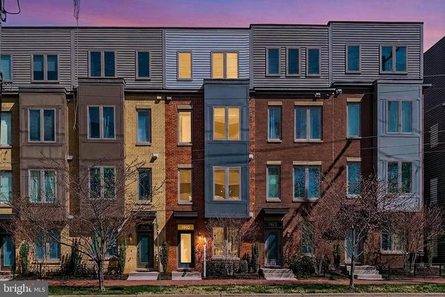 1910 CHAPMAN AVE, Rockville, MD 20852