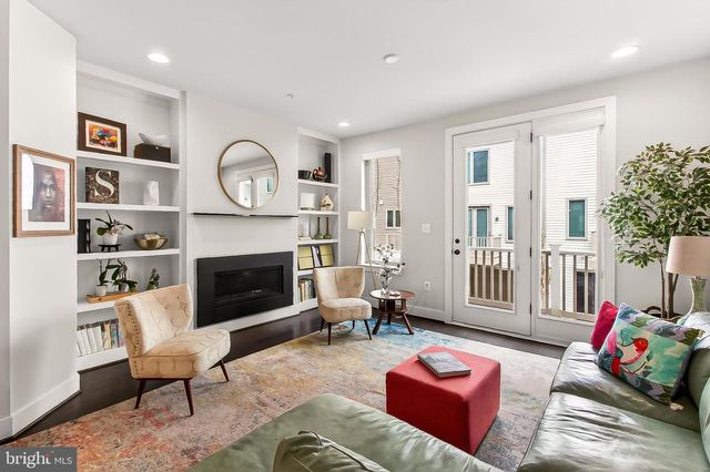 1910 CHAPMAN AVE, Rockville, MD 20852